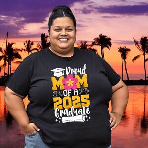 Polynesian Hawaiian Proud mom 2025 Graduate t-shirt Celebrating Graduation top